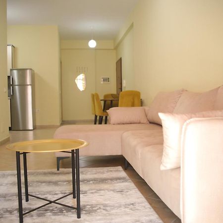 Pleasant Apartment With Free Dedicated Parking In Komuna E Parisit Tirana Kültér fotó