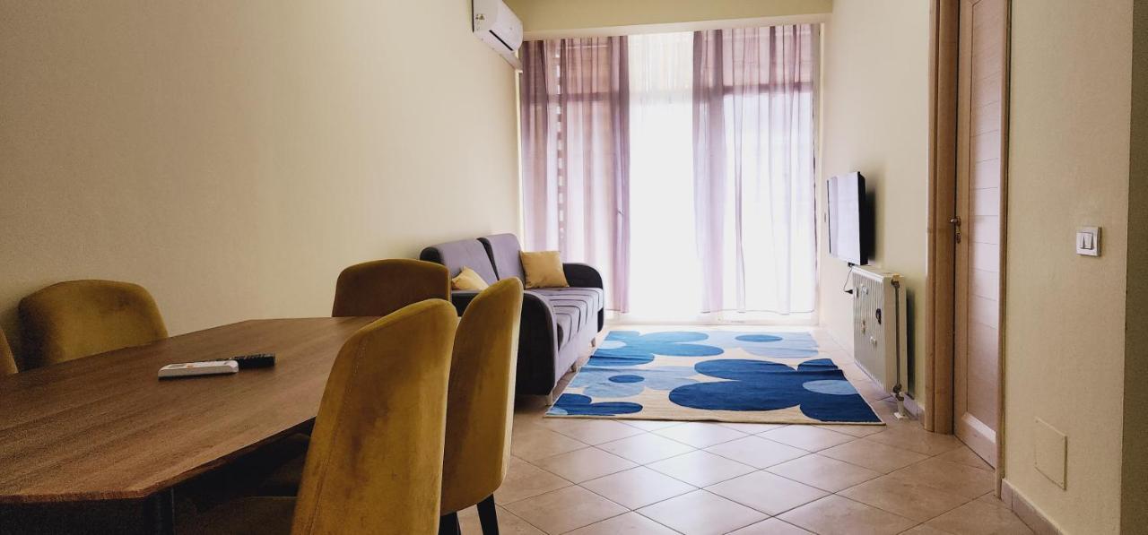 Pleasant Apartment With Free Dedicated Parking In Komuna E Parisit Tirana Kültér fotó