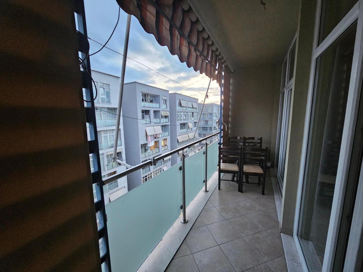Pleasant Apartment With Free Dedicated Parking In Komuna E Parisit Tirana Kültér fotó