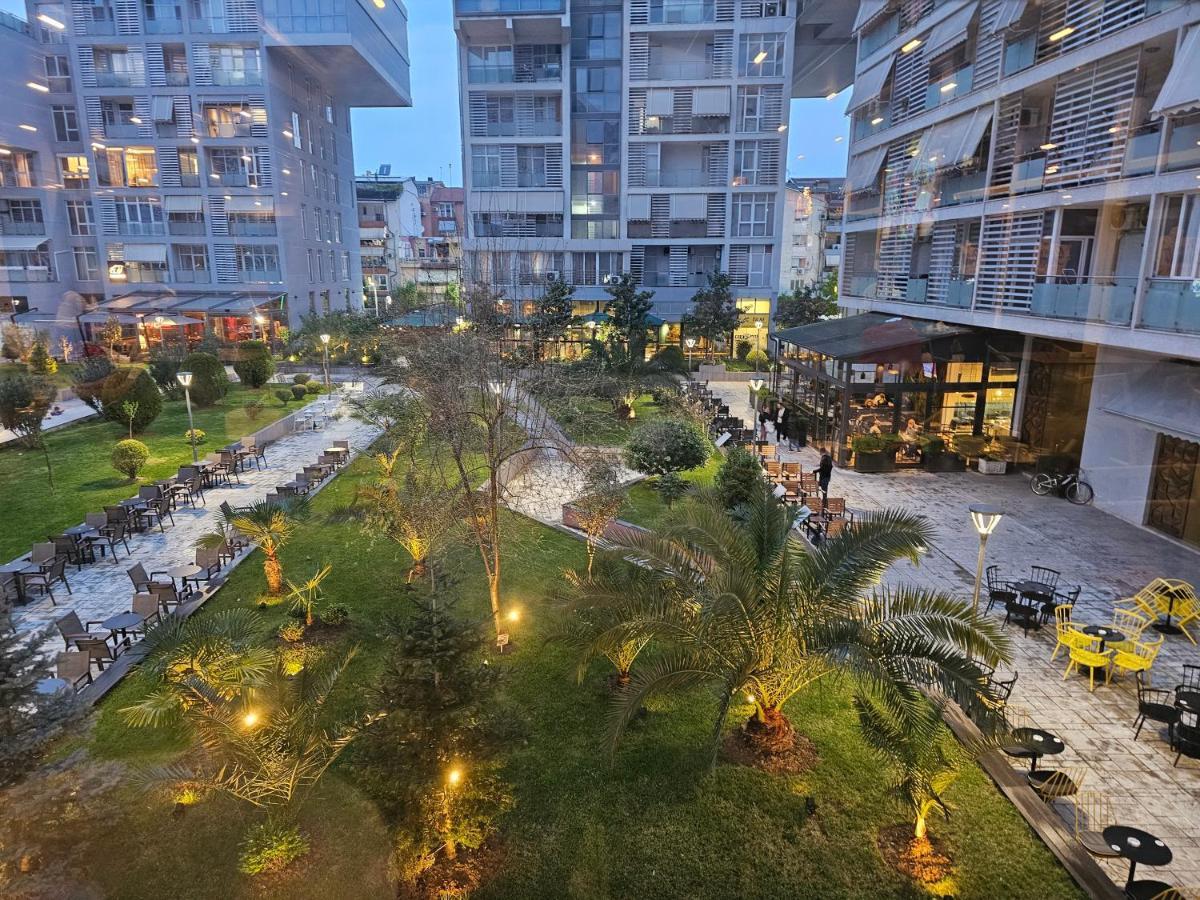 Pleasant Apartment With Free Dedicated Parking In Komuna E Parisit Tirana Kültér fotó