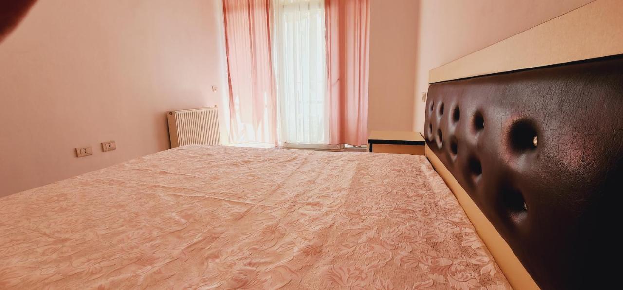 Pleasant Apartment With Free Dedicated Parking In Komuna E Parisit Tirana Kültér fotó