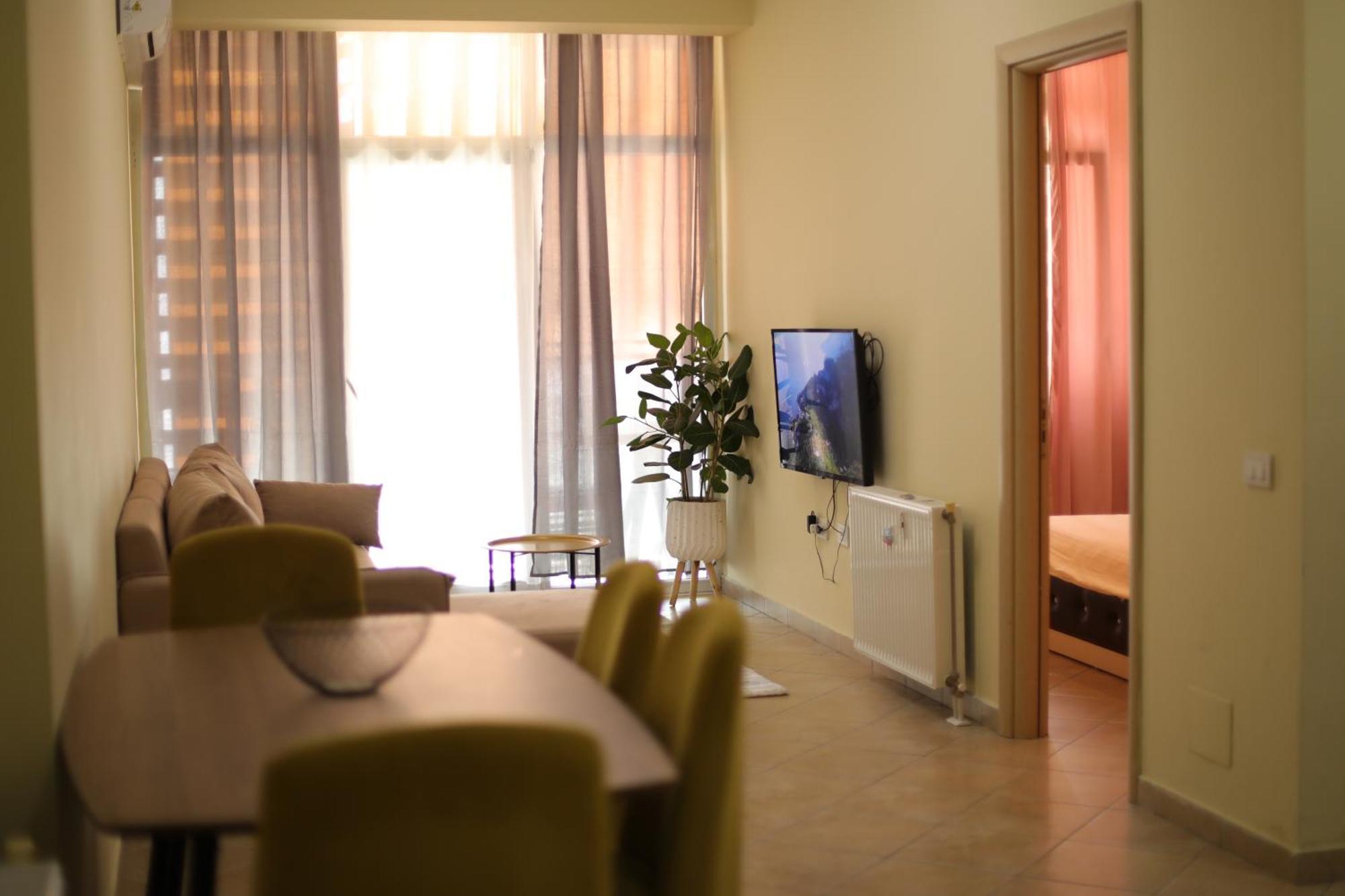 Pleasant Apartment With Free Dedicated Parking In Komuna E Parisit Tirana Kültér fotó