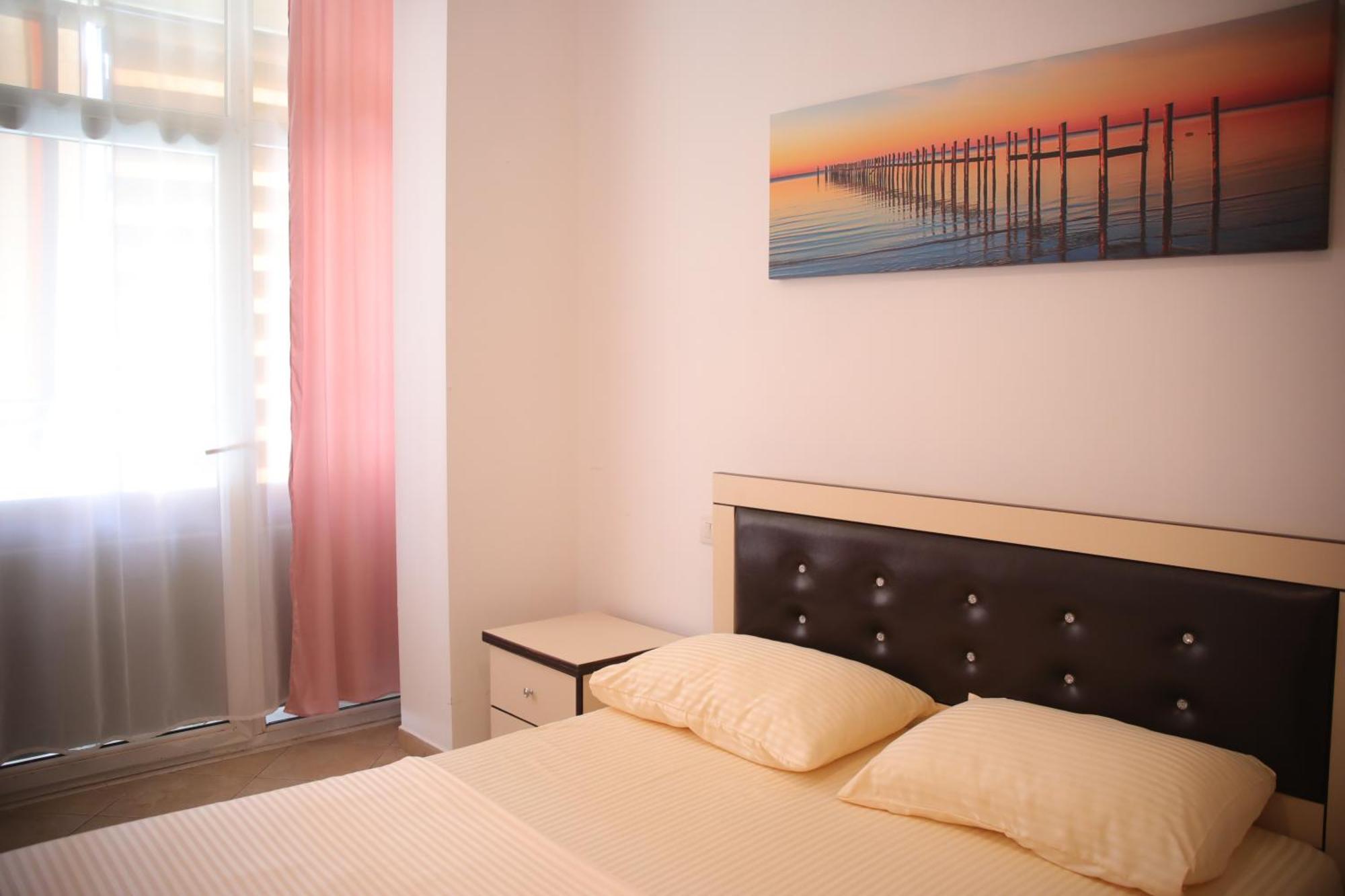 Pleasant Apartment With Free Dedicated Parking In Komuna E Parisit Tirana Kültér fotó